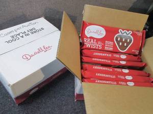 lot 212 image: 2 Boxes of 8-10 oz pks Darrell Lea ...