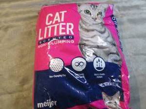 lot 250 image: Meijer 40 lb Non-clumping Cat Litte...