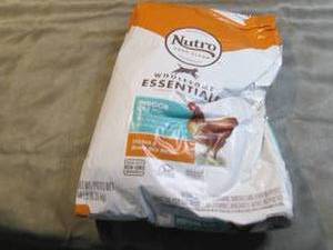 lot 256 image: Nutro Indoor Cat Food...