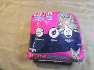 lot 262 image: Meijer Non-clumping Cat Litter...