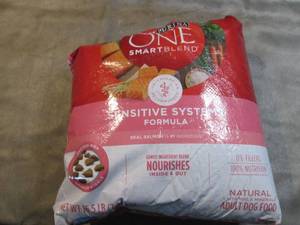 lot 273 image: Purina One Sensitive Systems Formul...