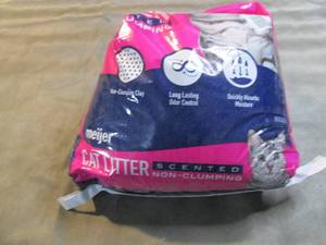 lot 276 image: Meijer Non-clumping Cat Litter...