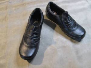 lot 287 image: Easy Street Comfort Wave Ladies Siz...