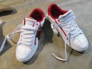 lot 289 image: Skechers Los Angelos Ladies Size 6 ...