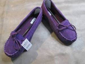 lot 304 image: Easy Purple Ladies Moccasins Size 7...