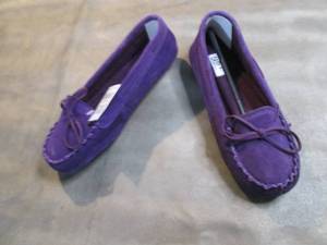 lot 305 image: Easy Purple Ladies Moccasins Size 7...
