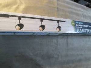 lot 347 image: Hampton Bay 4 ft. 3-Light Black Int...