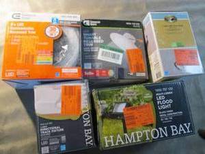 lot 358 image: 5 Assorted Lighting Products...