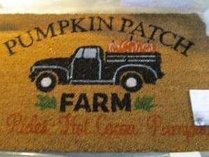 lot 369 image: Mainstays 18x30 inch Pumpkin Patch ...