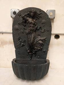 lot 04 image: Beautiful Resin and Plaster Sculptural Wall Hanging-Great for Indoors or Out