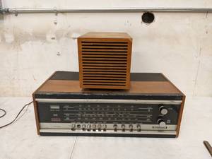 lot 05 image: Rare Vintage Grundig Werke German Solid State FM  Stereo and Speaker