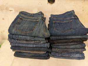 lot 44 image: 16 Pairs of Assorted Jeans-Calvin Klein, Bugle Boy, Levis, Lucky Brand, Element & MoreSizes 32-26