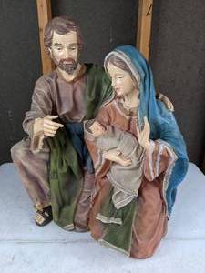 lot 571 image: Beautiful Jesus, Mary, & Joseph Statue
