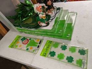 lot 560 image: St. Patricks Day Decor