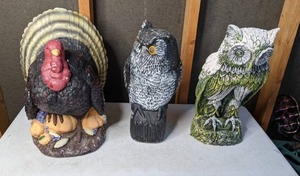 lot 593 image: Garden Decor (2) Owls, Turkey