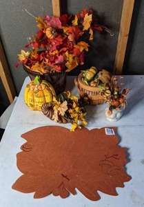 lot 582 image: Beautiful Autumn Decor