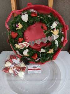 lot 551 image: Valentines Wreath & Wreath Box