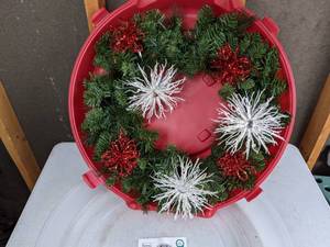 lot 553 image: Christmas Wreath w Wreath Box