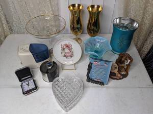 lot 504 image: Mixed Lot of Decorative Items, Clock, Watch, Personal Humidifier and More