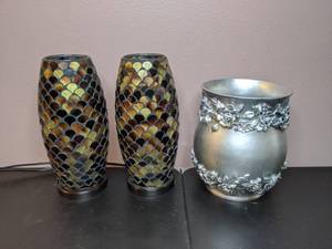 lot 470 image: Lot of 3 Decorative Items 2 Mosaic Glass Votive Lights and Silver Vase