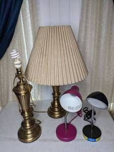 lot 441 image: Beautiful TableDesk Lamp Lot
