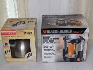 lot 444 image: Collection of Kitchen Items 2-Quart Tea Kettle, Black & Decker Deluxe Jar Opener