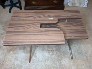 lot 453 image: Unique Foldable DeskTable Measures 30 x 36 x 20