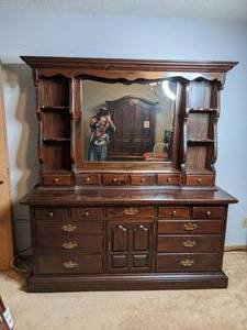 lot 499 image: Glamorous Ethan Allen Dresser with Mirror