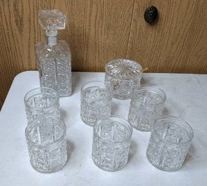 lot 490 image: Gorgeous 10-Piece Glass Crystal Barware Set
