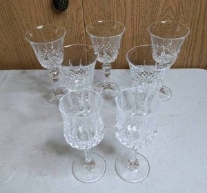 lot 493 image: Lot of 7 Etched Glass Wine Flutes