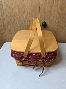 lot 494 image: Handwoven Longaberger Picnic Basket with Insert