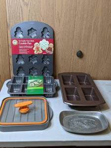 lot 517 image: Elegant Wilton and Nordicware Holiday Bakeware, Mini Loaf Pans and More