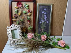 lot 518 image: Beautiful Floral Home Decor and More