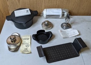 lot 521 image: Lot of 7 Pampered Chef Tools & Cookware