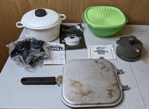 lot 522 image: Lot of Kitchen Tools for Microwave, Oven and More