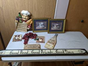 lot 430 image: Assorted Kitchen Wall Decor