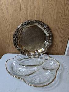 lot 431 image: Set of (2) Serving TraysPlatters