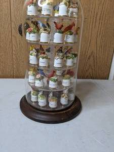 lot 458 image: Collection of 50 Collectible Thimble Set of the 50 States Birds & Flowers