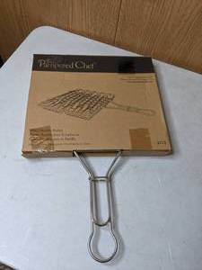 lot 462 image: Pampered Chef BBQ Flexible Basket in Original Packaging 