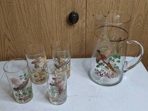 lot 464 image: Set of 5 Vintage Glassware Pieces West Virginia Glass Co. Cocktail Mixing Pitcher & 4 Glasses in Pheasants in Flight Design