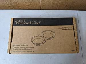 lot 468 image: NEW The Pampered Chef Microwave Egg Cooker