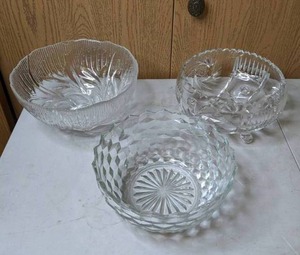 lot 485 image: Lot of 3 Glass Serving Bowls