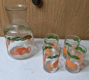 lot 409 image: Vintage Glass Orange Jug and Matching Glasses