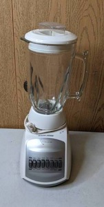 lot 413 image: Black and Decker Blender