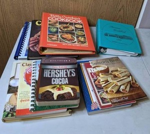 lot 416 image: Lot of Cookbooks Betty Crocker, Hersheys, Pampered Chef and More