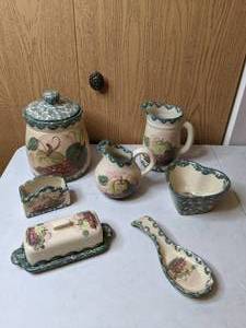 lot 422 image: Lot of 9 Pieces of Ceramic Pottery - Cookie Jar, Pitchers, Spoon Rest, and more
