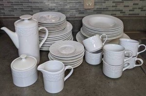 lot 400 image: Beautiful 39 Piece All White Dinnerware Set