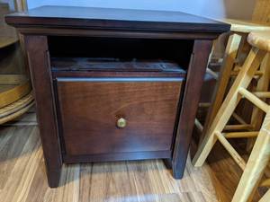 lot 483 image: Stunning Walnut Colored End Table with Drawer
