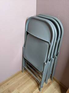 lot 213 image: Lot of 4 Gray Metal Folding Chairs