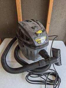lot 566 image: Performax Shop WetDry Vac, 4 Gal